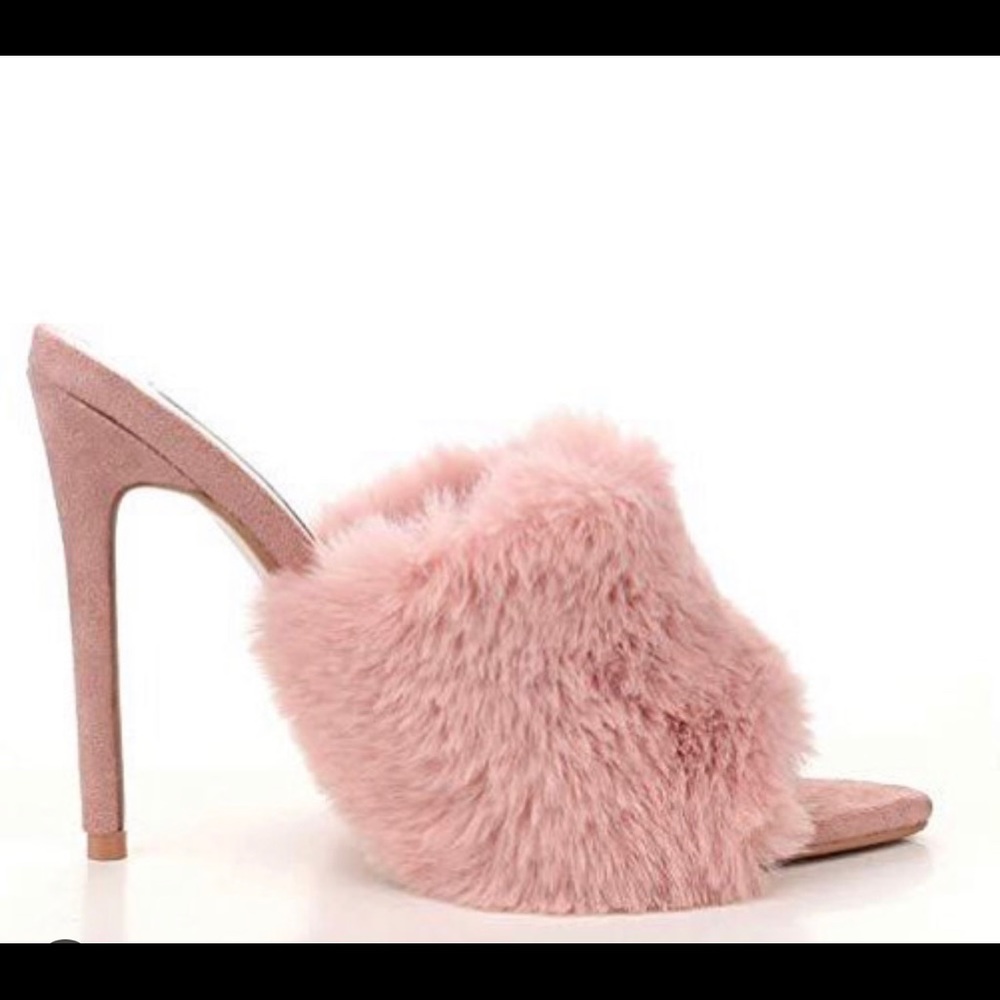 Savage - Blush Cape Robbin heels